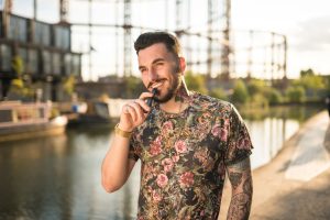 British American Tobacco uvádí na trh novou generaci e-cigaret Vype ePod Kompaktní novinka chce uspokojit i poptávku uživatelů po zakázaných cigaretách s příchutí