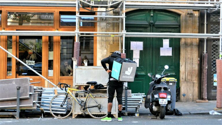 deliveroo, kurýrní služba, rozvážka jídla