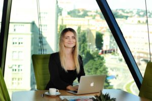 Lucía Žárska je hlavní analytičkou společnosti Profitlevel