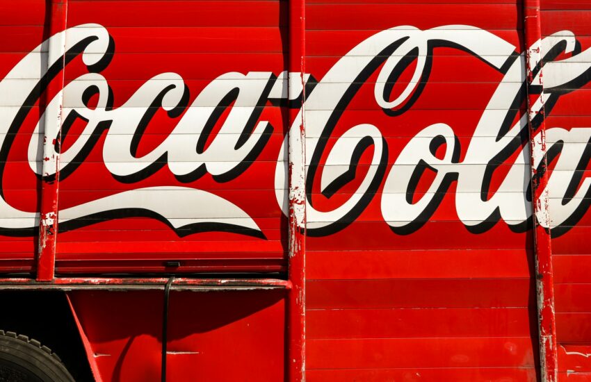 Negativní účinky na zdraví, klasická americká značka a mnohdy terč hněvů. Tak přesně tyto faktory spojují společnosti Coca-Cola a Altria.