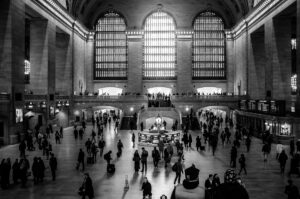 Všechny velké bankovní společnosti v eurozóně jsou schopny plnit požadavky na kapitálové rezervy i v případě, že budou muset odepsat veškerá svá aktiva spojená s Ruskem.