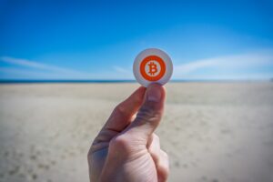 Eurokomisařka McGuinnessová volá po jednotné globální regulaci kryptoměn