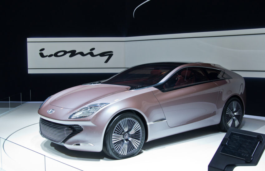 Jihokorejská automobilka Hyundai představila svůj první elektrický sedan