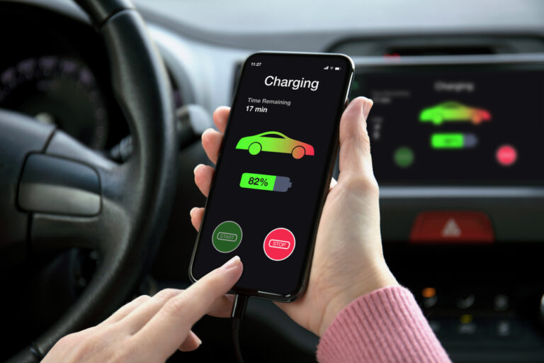 Japonská automobilka Honda Motor a jihokorejský výrobce baterií LG Energy Solution postaví závod na výrobu baterií pro elektromobily ve Spojených státech. Celková investice má činit 4,4 miliardy USD (108,7 miliardy Kč). Oznámily to společnosti v dnešním prohlášení.