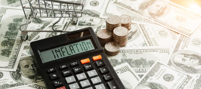 Srpnové inflační překvapení ve Spojených státech vedlo ke zvýšení sázek na další růst úrokových sazeb v USA. Trh nyní očekává, že Federální rezervní systém zvýší potřetí v řadě sazby o 0,75procentního bodu.