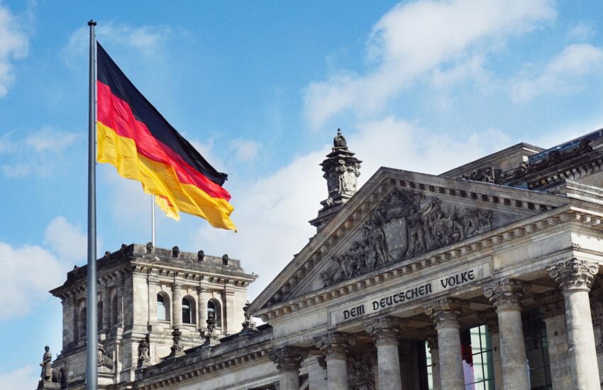 Německá ekonomika ve třetím čtvrtletí vzrostla proti předchozím třem měsícům o 0,4 procenta, růst je tak o 0,1 procentního bodu vyšší.