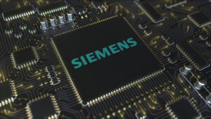 Německý průmyslový koncern Siemens ve čtvrtém čtvrtletí zvýšil zisk o 38 procent na 3,16 miliardy eur (77 miliard Kč). Je to víc, než se čekalo. Nad očekávání byly i tržby.