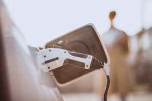 Německé automobilky vyzývají vládu k větší podpoře výstavby dobíjecích stanic.