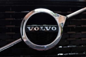 volvo, geely, akcie, sleva