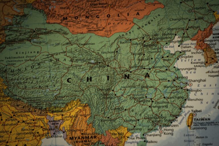 ZEG je v čínském stínovém bankovnictví významným hráčem. Označení je používané pro systém věřitelů, makléřů a dalších úvěrových zprostředkovatelů, kteří nespadají do oblasti tradičního regulovaného bankovnictví.