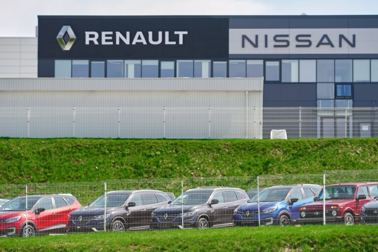 renault,nissan, automobil, fabrika, prodejna