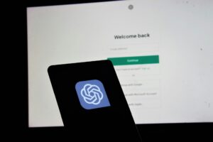 Prudký nárůst ve využívání generativní AI vyvolalo uvedení služby ChatGPT společnosti OpenAI předloni v listopadu.