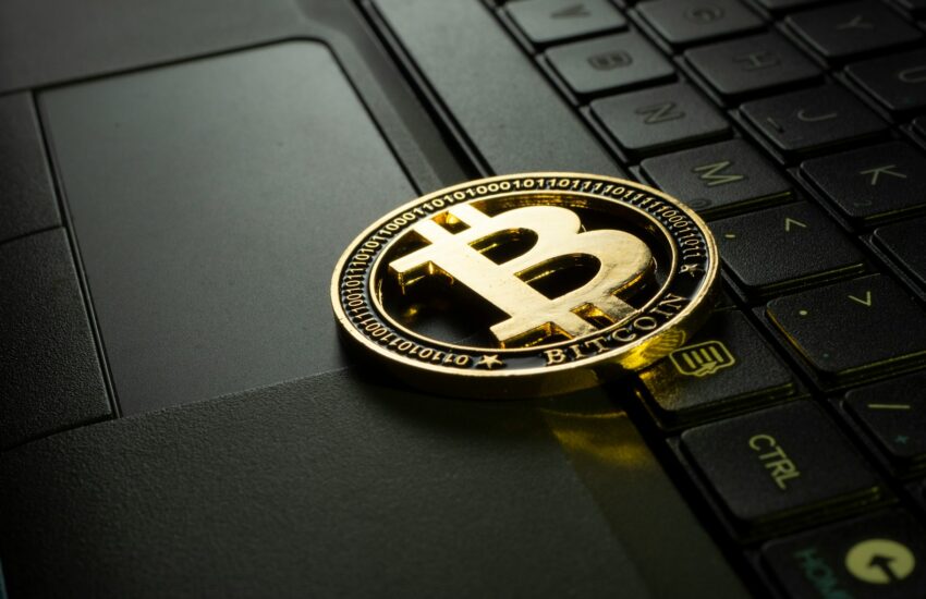 Bitcoin na počítačové klásvesnici