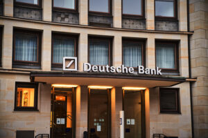 Deutsche Bank, rezervy, zisk