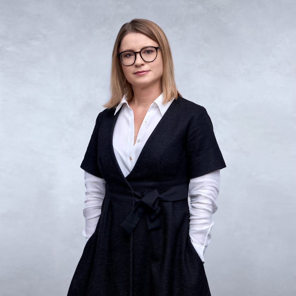 L1050423_Szutanyi - Tradeinfo.cz