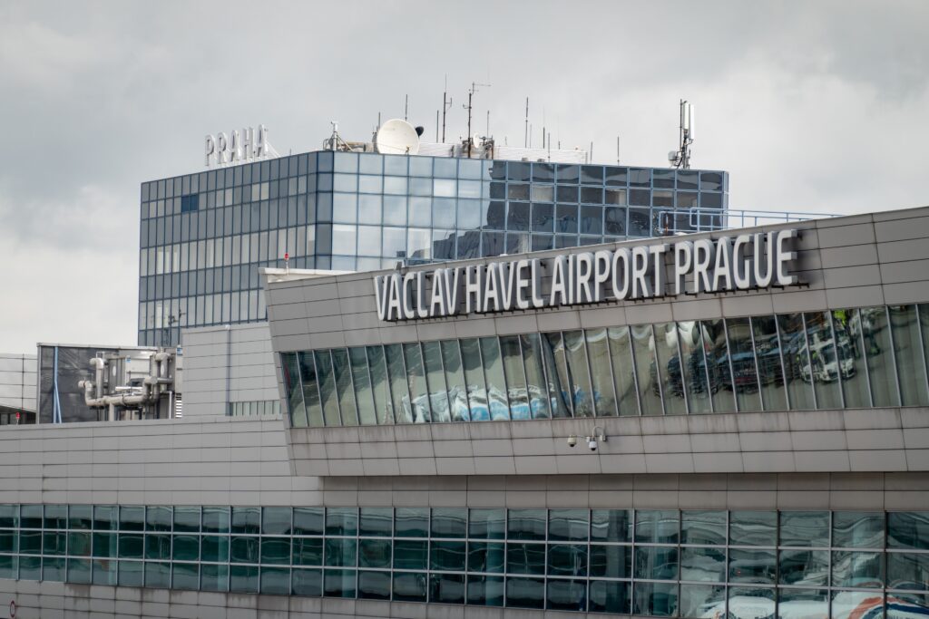 Vaclav Havel Airport Prague building with reflections - Tradeinfo.cz Pražské taxi, letiště