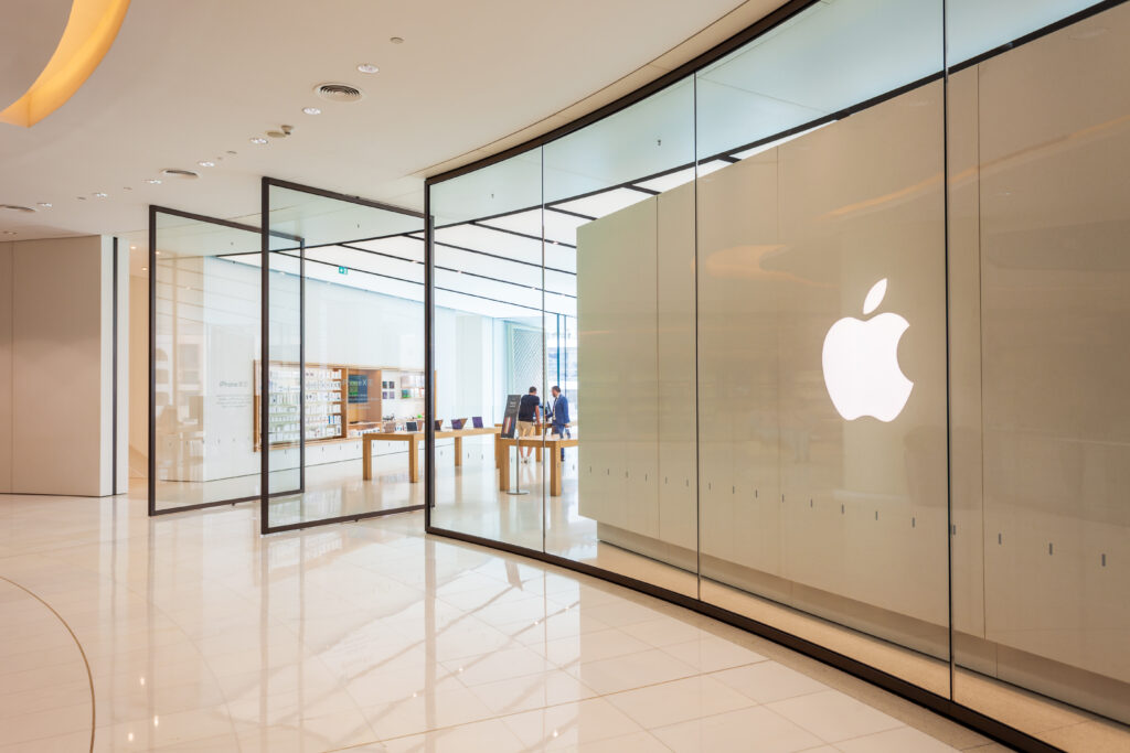 Apple Store in Dubai Mall UAE - Tradeinfo.cz