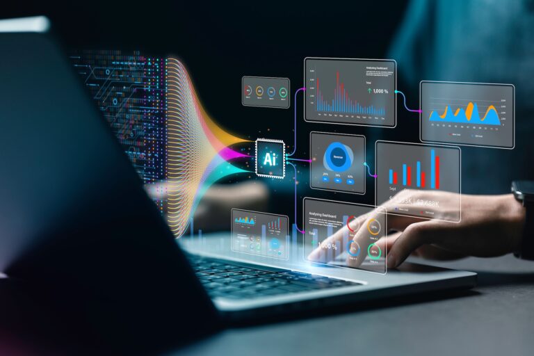 Práce na notebooku. Zdroj obrázku: Adobe Stock