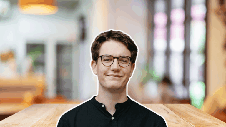 Jakub Rychlý z Nekrachni. Zdroj: archiv Nekrachni. Zdroj pozadí: Canva