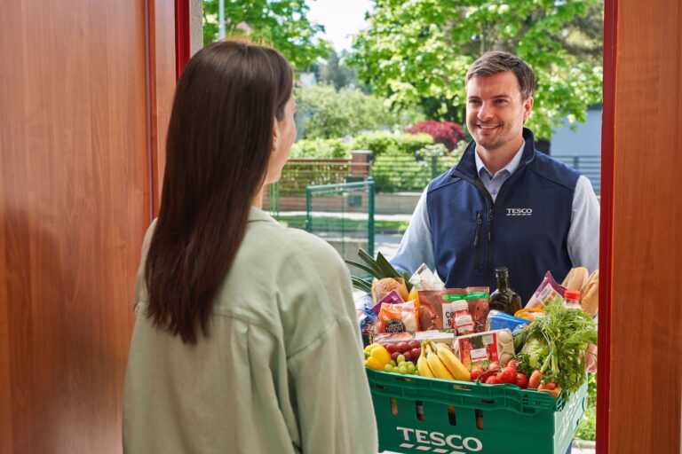 Tesco, doručení nákupu domů Zdroj fotky: Tesco