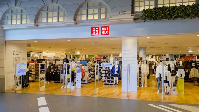 Uniqlo. Zdroj: Adobe Stock