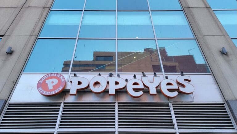 Popeyes Zdroj fotky: Adobe Stock