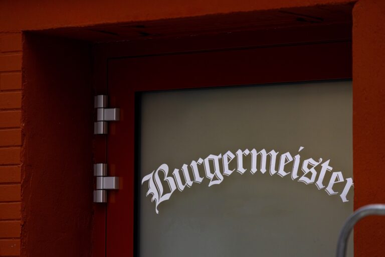 Burgermeister Zdroj fotky: Adobe Stock