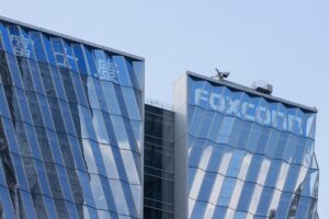 Budova s nápisem Foxconn Zdroj fotky: Adobe Stock
