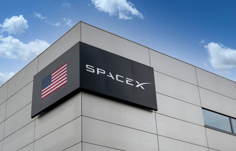SpaceX. Zdroj fotky: Adobe Stock