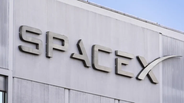 SpaceX. Zdroj: Adobe Stock