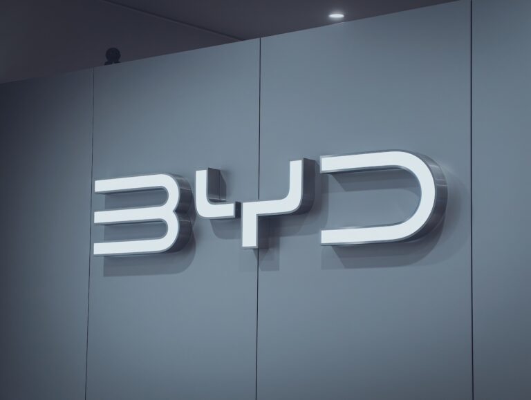 Logo BYD Zdroj fotky: Adobe Stock