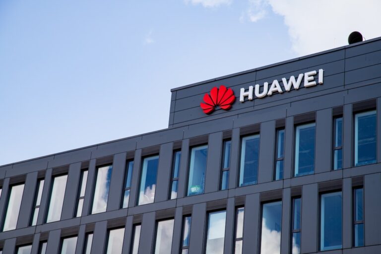 Huawei. Zdroj fotky: Adobe Stock