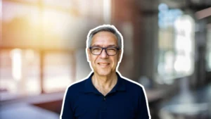 Karel Obluk. Zdroj fotky: archiv Karla Obluka. Zdroj pozadí: Canva.com