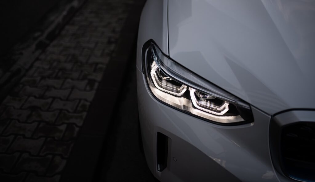 BMW53265564 - Tradeinfo.cz BMW škrtá tisíce míst