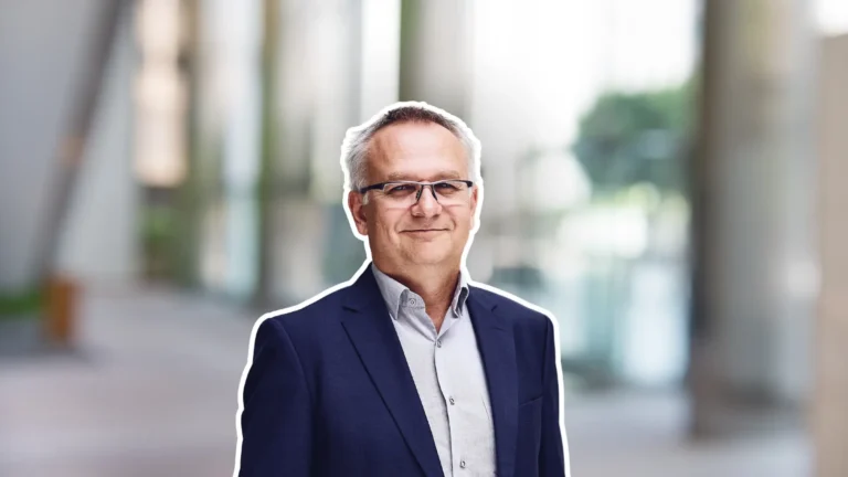 Petr Harcuba. Zdroj fotky: archiv Petra Harcuby. Zdroj pozadí: Canva.com