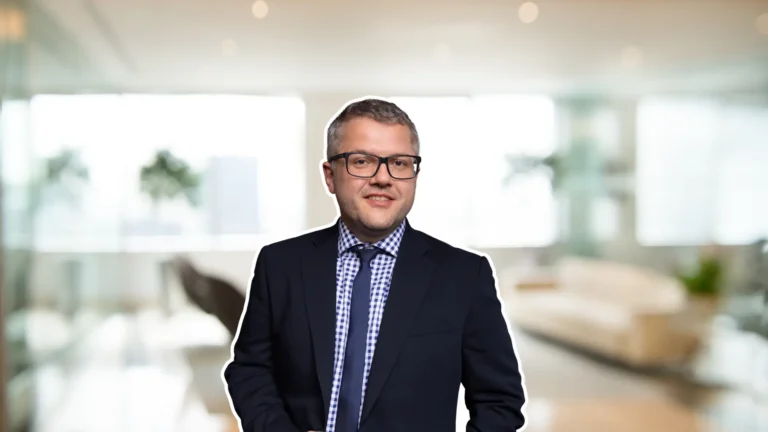 Jiří Tyleček. Zdroj fotky: archiv Jiřího Tylečka. Zdroj pozadí: Canva.com