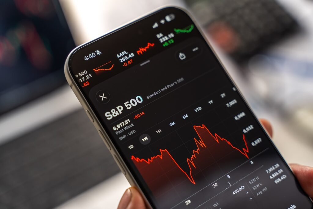index500 - Tradeinfo.cz Posíláte peníze do S&P 500? Tři důvody, proč je vaše portfolio nebezpečně závislé na pouhých šesti firmách. Index S&P 500.