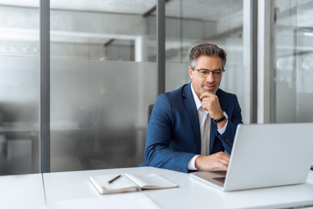 thinking about investing - Tradeinfo.cz Máte na účtu volných 100 000 Kč, Kam investovat 100 000 Kč?